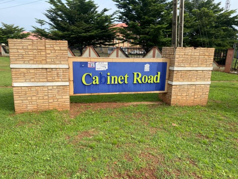 IRONY: Behold a State Govt worried about improper dressing of its Civil Servants but unable to fix signpost bearing CABINET Office housing the HoS